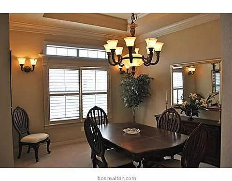 4909 Fairfield Ct, Bryan, TX 77802 photo 2