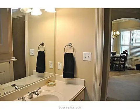 4909 Fairfield Ct, Bryan, TX 77802 photo 17