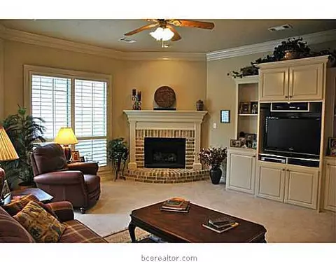 4909 Fairfield Ct, Bryan, TX 77802 photo 10