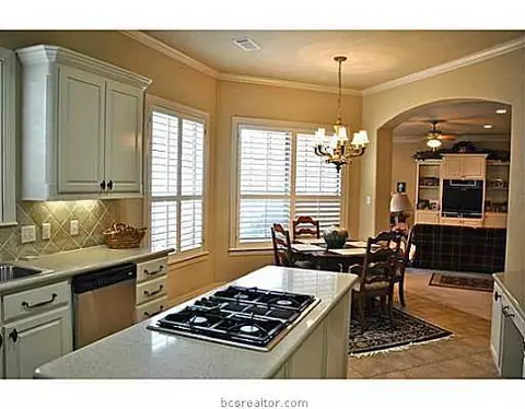 4909 Fairfield Ct, Bryan, TX 77802 photo 7