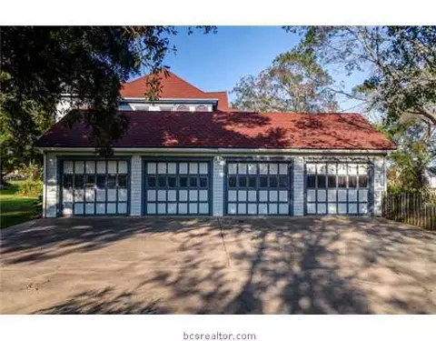 400 E Texas St, Calvert, TX 77837 photo 3