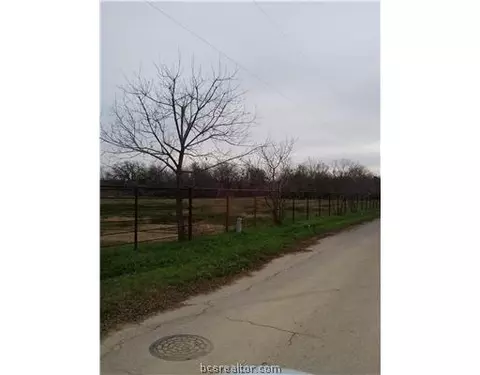 802 Smith, Rockdale, TX 76567 photo 5