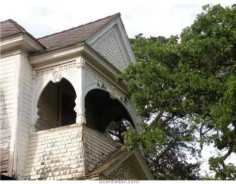 209 E Burnett, Calvert, TX 77837 photo 2