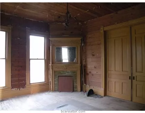 209 E Burnett, Calvert, TX 77837 photo 8