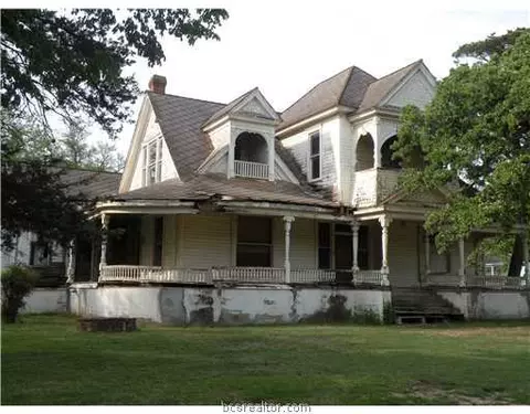 209 E Burnett, Calvert, TX 77837 photo 1