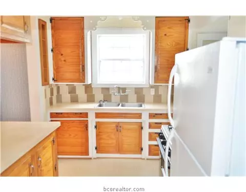 1206 E 28th St, Bryan, TX 77803 photo 5