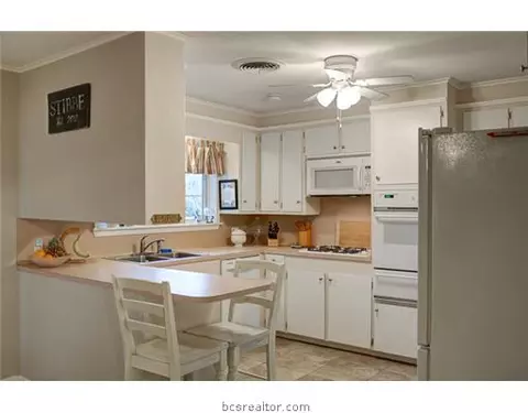 4000 Windowmere St, Bryan, TX 77802 photo 4
