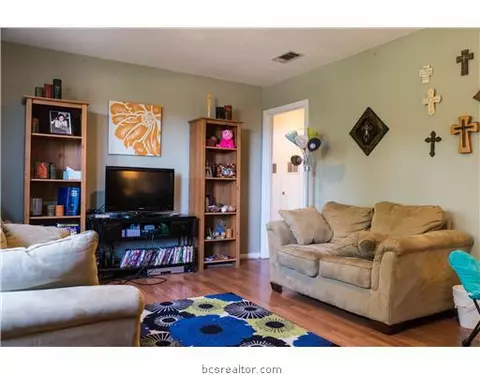 305 Fairway Dr, Bryan, TX 77801 photo 3