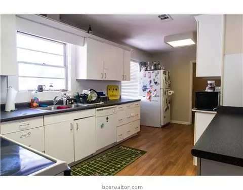 305 Fairway Dr, Bryan, TX 77801 photo 7