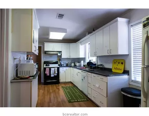 305 Fairway Dr, Bryan, TX 77801 photo 6