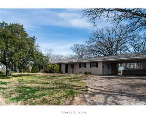 305 Fairway Dr, Bryan, TX 77801 photo 2