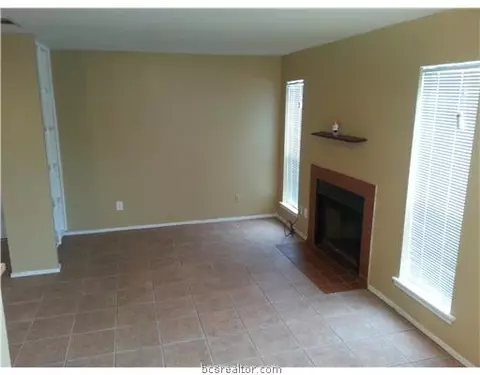 1107 Verde Dr, Bryan, TX 77801 photo 2