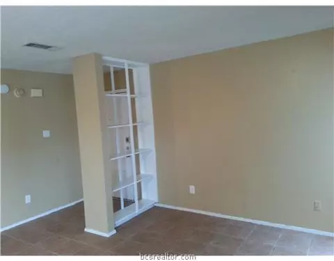 1107 Verde Dr, Bryan, TX 77801 photo 3