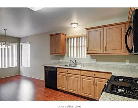 2108 Gateshead Rd, Bryan, TX 77801 photo 5