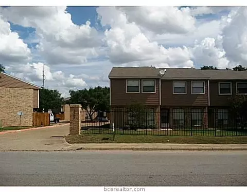 2807 Wildflower Dr, Bryan, TX 77802 photo 3