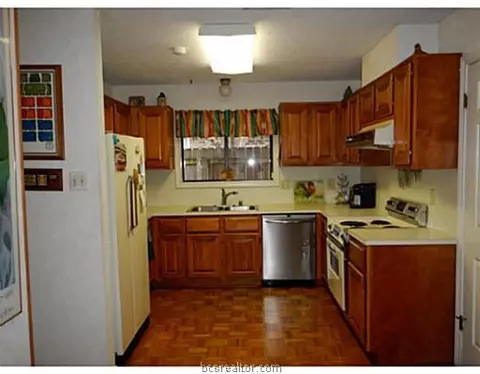2909 Burning Tree Ct, Bryan, TX 77802 photo 7