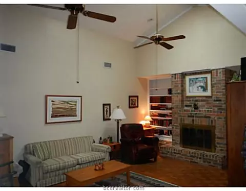 2909 Burning Tree Ct, Bryan, TX 77802 photo 5
