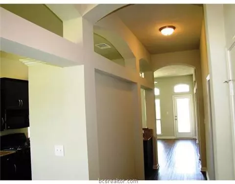 1092 Venice Dr, Bryan, TX 77808 photo 3