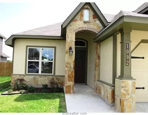 1092 Venice Dr, Bryan, TX 77808 photo 2
