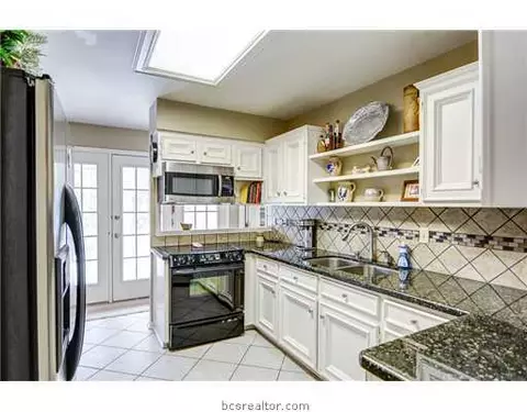 4579 Cliff Rd, Bryan, TX 77808 photo 9