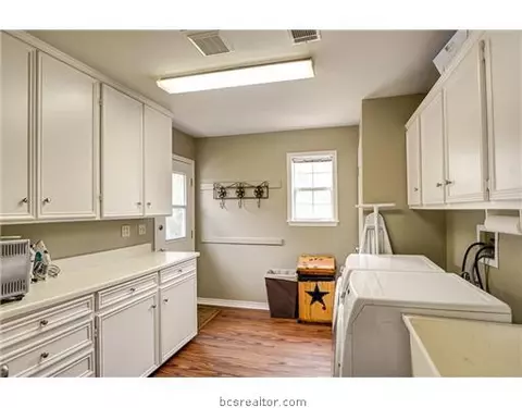 4579 Cliff Rd, Bryan, TX 77808 photo 13