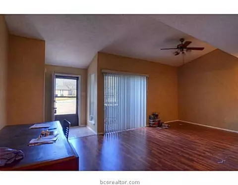2100 Windsor Apt 20 Rd, College Station, TX 77802 photo 4