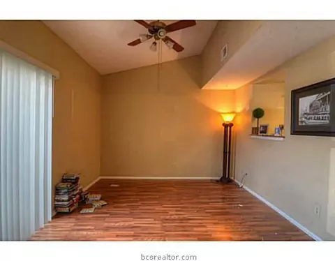 2100 Windsor Apt 20 Rd, College Station, TX 77802 photo 3