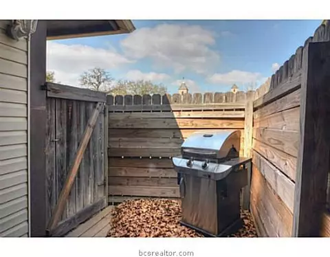 2100 Windsor Apt 20 Rd, College Station, TX 77802 photo 2