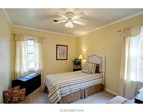 2313 Wayside Dr, Bryan, TX 77802 photo 10