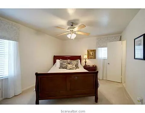 2313 Wayside Dr, Bryan, TX 77802 photo 8