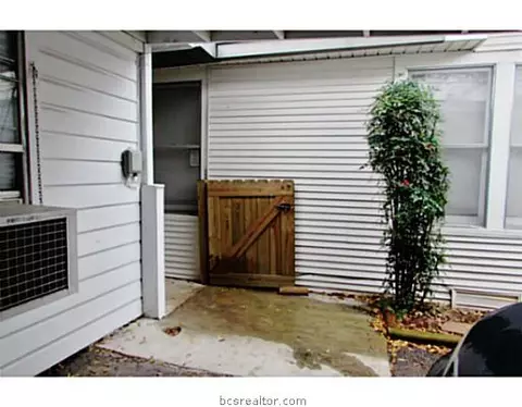 1109 E 25th St, Bryan, TX 77803 photo 4