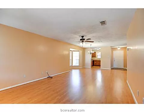 2811 Oakside Dr, Bryan, TX 77802 photo 8
