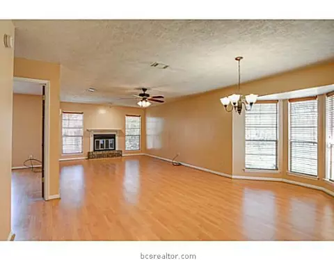 2811 Oakside Dr, Bryan, TX 77802 photo 4