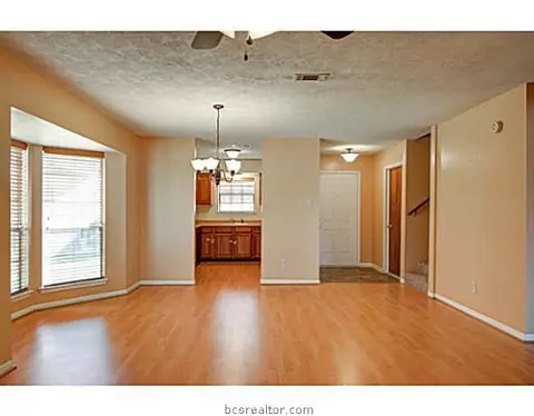 2811 Oakside Dr, Bryan, TX 77802 photo 9