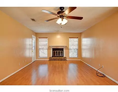 2811 Oakside Dr, Bryan, TX 77802 photo 3