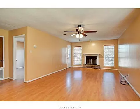 2811 Oakside Dr, Bryan, TX 77802 photo 2