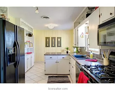 910 E North Ave N, Bryan, TX 77802 photo 5