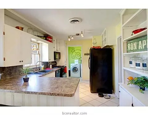 910 E North Ave N, Bryan, TX 77802 photo 4