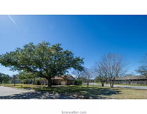 910 E North Ave N, Bryan, TX 77802 photo 1