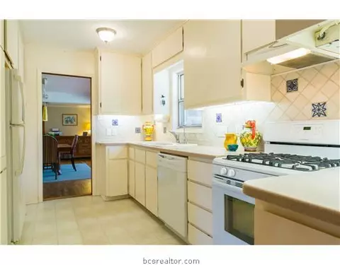 303 Brookside Dr, Bryan, TX 77801 photo 6