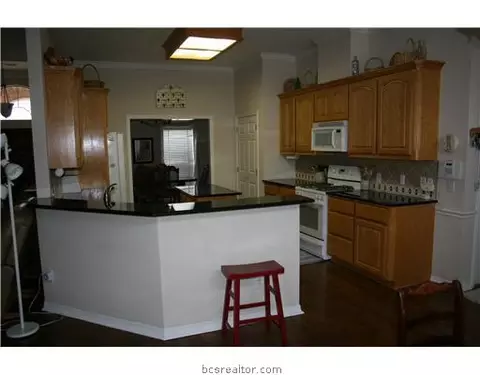 3704 Williams Trace Dr, Bryan, TX 77808 photo 5