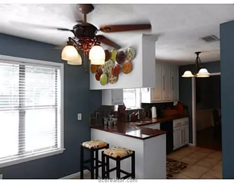 4113 Warwick Ln, Bryan, TX 77802 photo 4