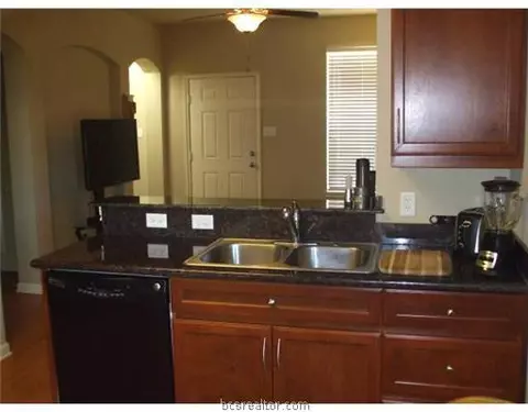 2032 Turning Leaf Dr, Bryan, TX 77807 photo 4