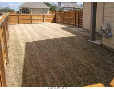 2032 Turning Leaf Dr, Bryan, TX 77807 photo 3