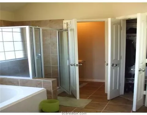 2032 Turning Leaf Dr, Bryan, TX 77807 photo 6
