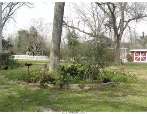 601 Texas St, Calvert, TX 77837 photo 3