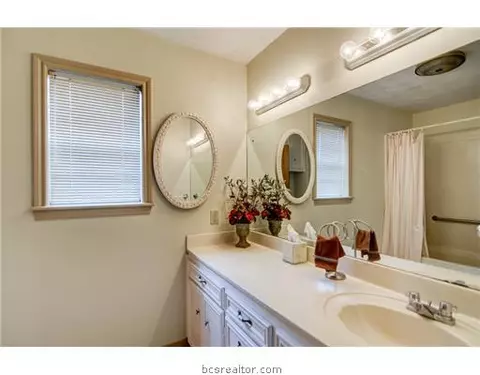 3810 Windridge Dr, Bryan, TX 77802 photo 12