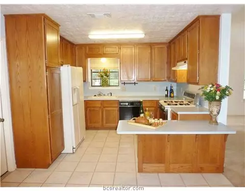 3901 Brighton Dr, Bryan, TX 77802 photo 8