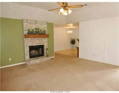 3901 Brighton Dr, Bryan, TX 77802 photo 5