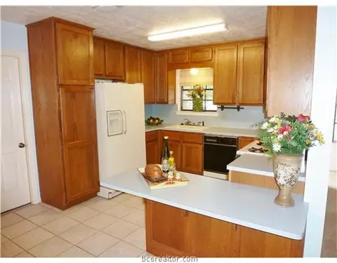 3901 Brighton Dr, Bryan, TX 77802 photo 6